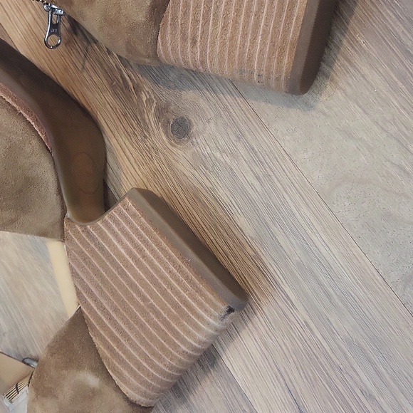 KORK-EASE Gazania in Tenne Suede Brown Suede 3" Sandal - Picture 12 of 13